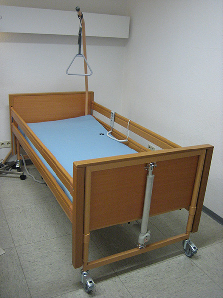 Pflegebett AKS L 4